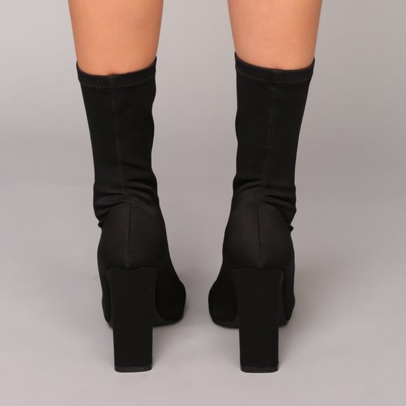 FASHION NOVA • Sleek Sock-Like Bootie • Size 9 - Picture 7 of 7